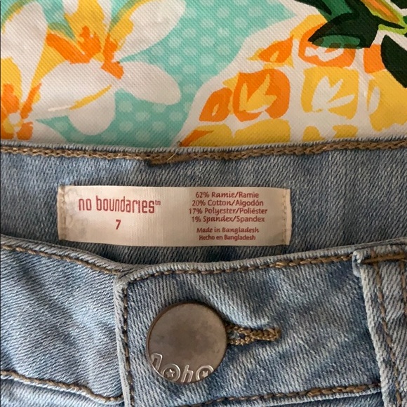 light washed jean shorts - Picture 3 of 3